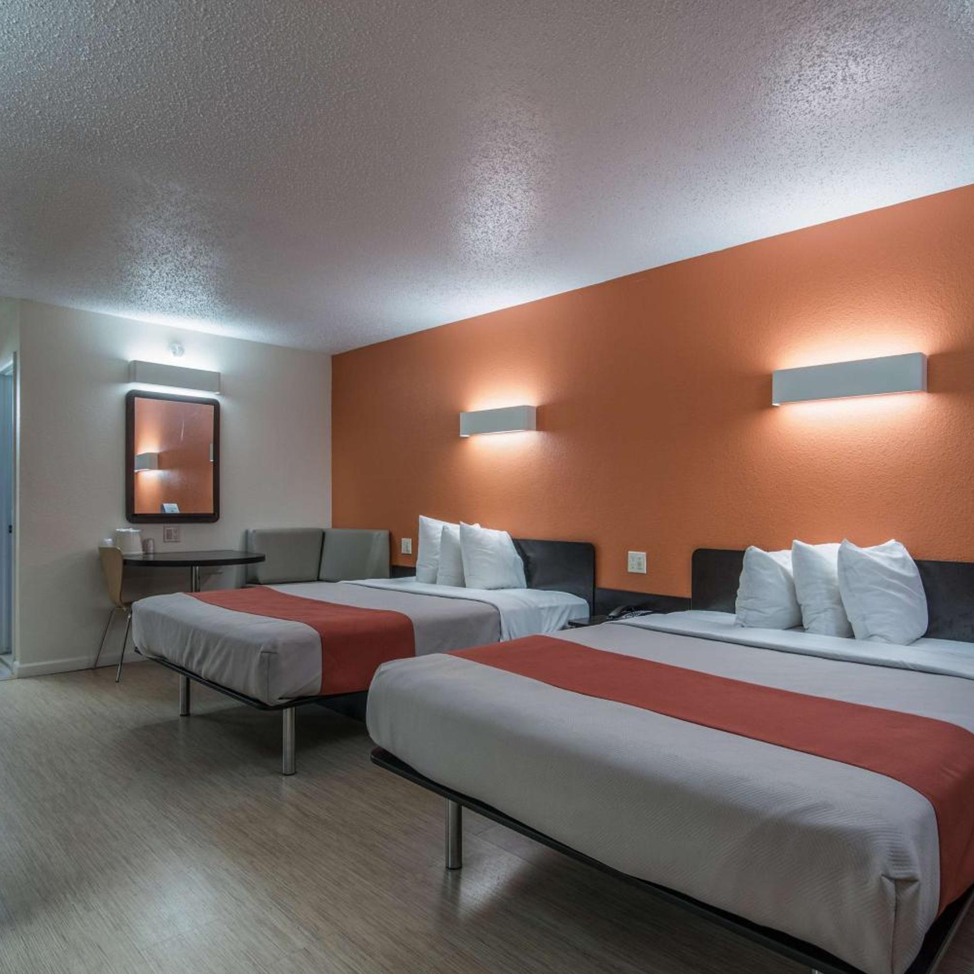 ROOM, KING BED
