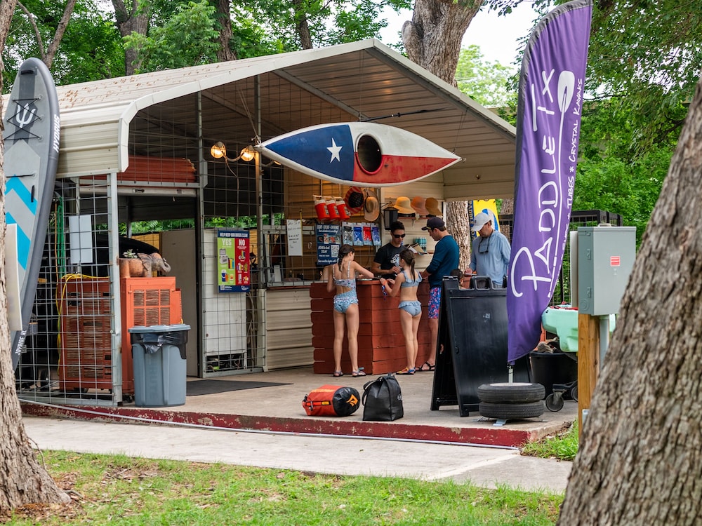 Gruene Outpost River Lodge 43/50