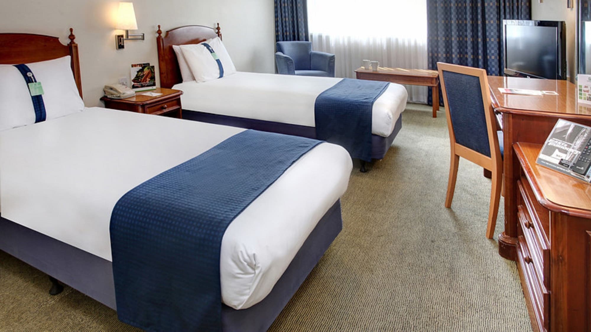 غرفة قياسية بسرير فردي، Holiday Inn Aylesbury 4/10
