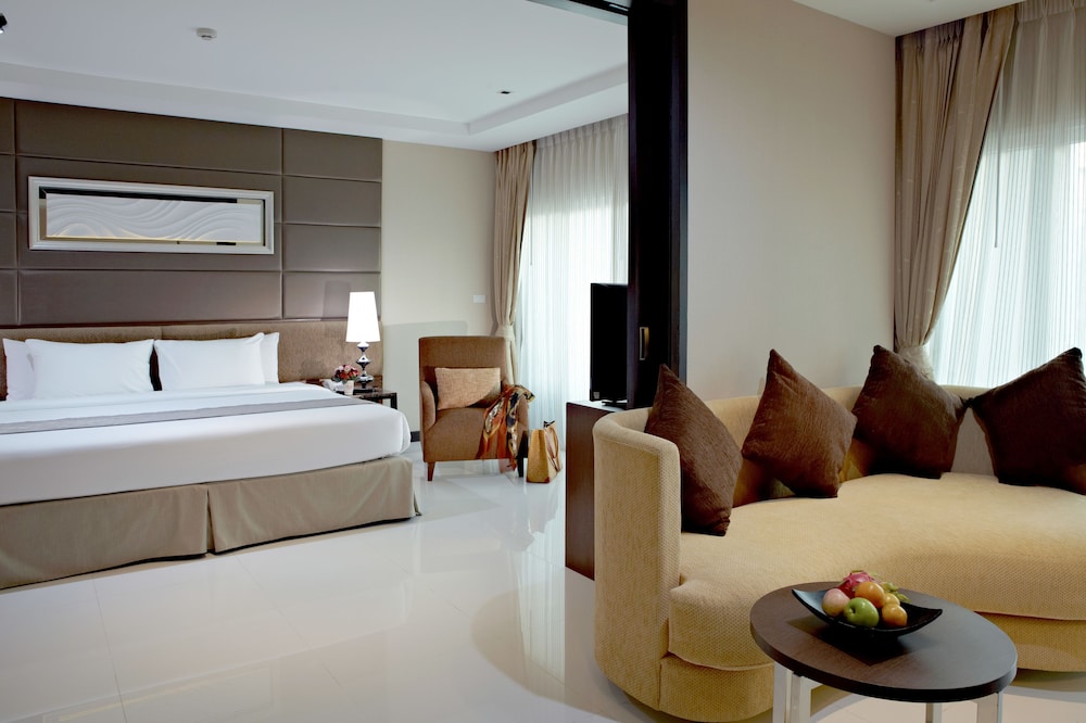 Intimate Hotel 25/62