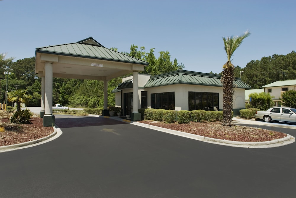 Days Inn by Wyndham Richmond Hill/Savannah 3/17