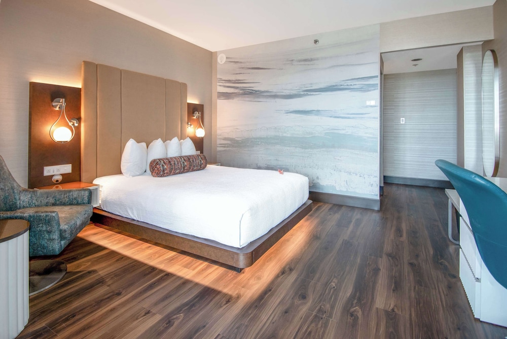 Coast, Premium, King Bed، Coast Victoria Hotel Marina By Apa 6/9