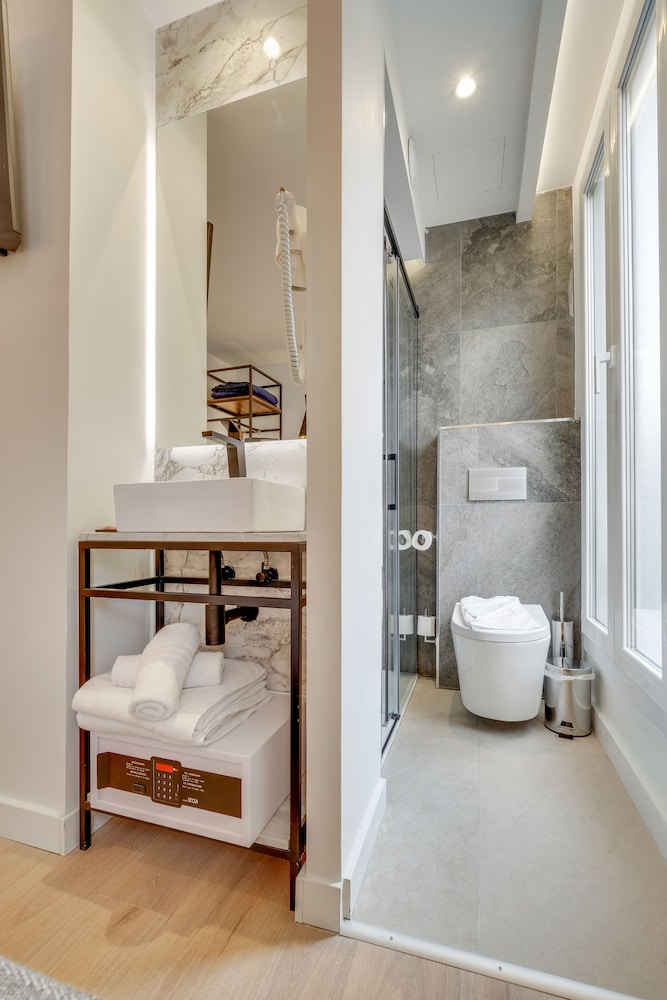 HOTEL BEAUSEJOUR 13/29