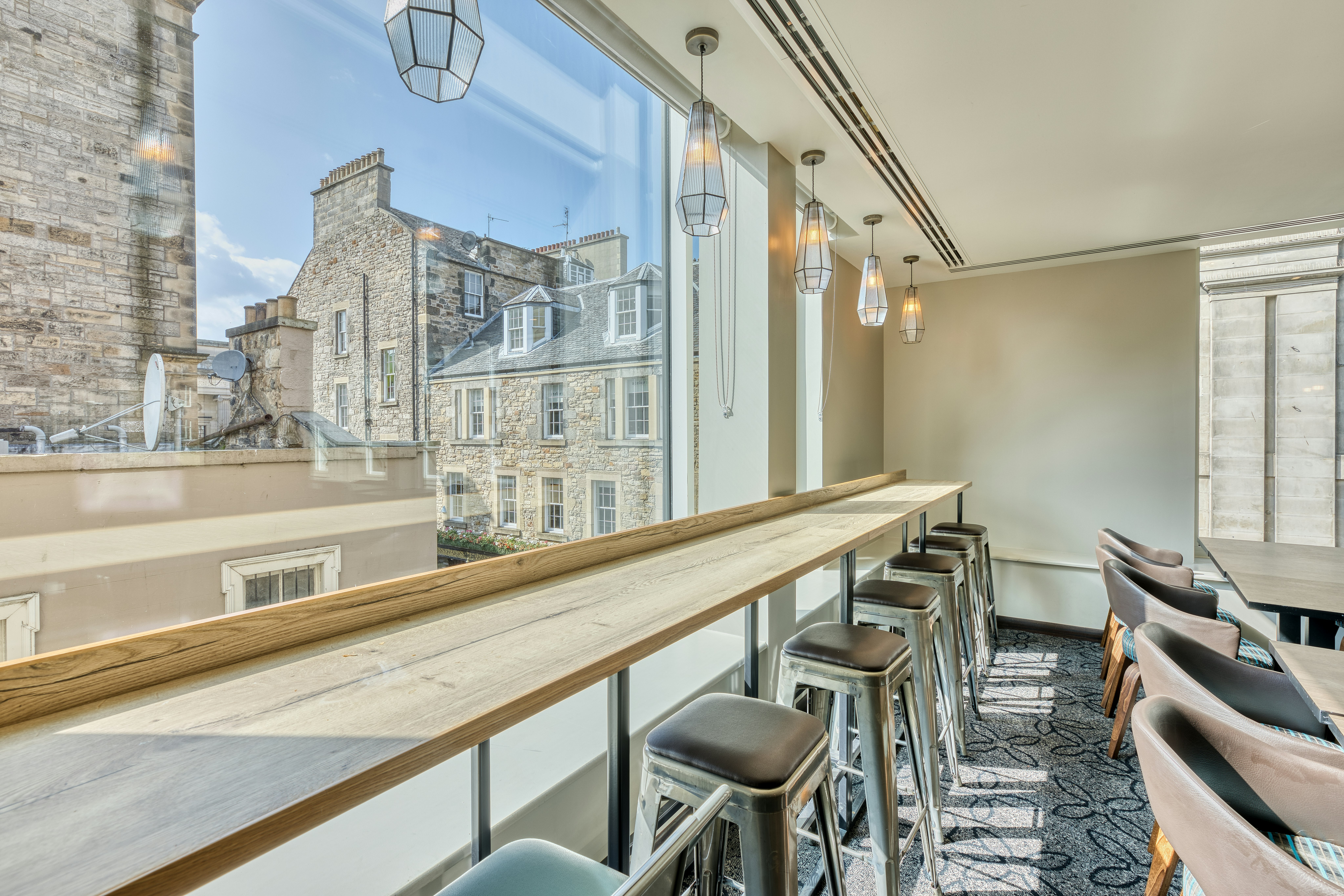 Premier Inn Edinburgh City Centre (Waverley) Hotel 30/34