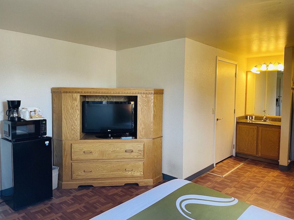 Americas Best Value Inn Sandpoint 35/49