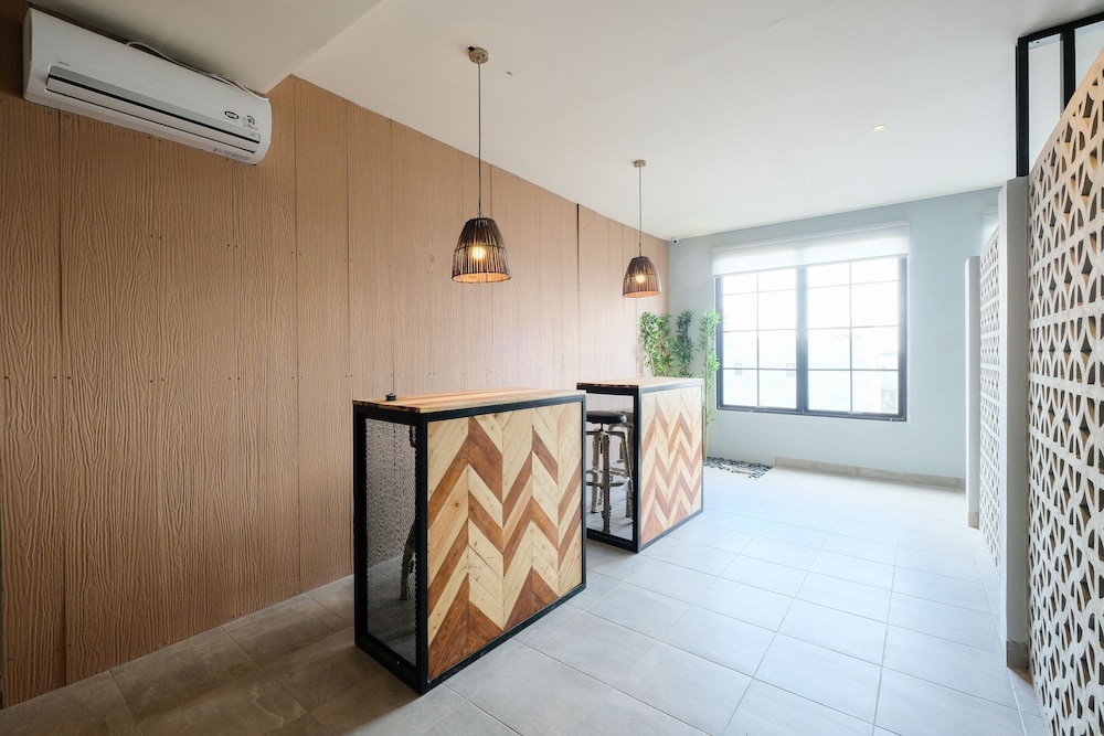 Lopi Hotel 4/36