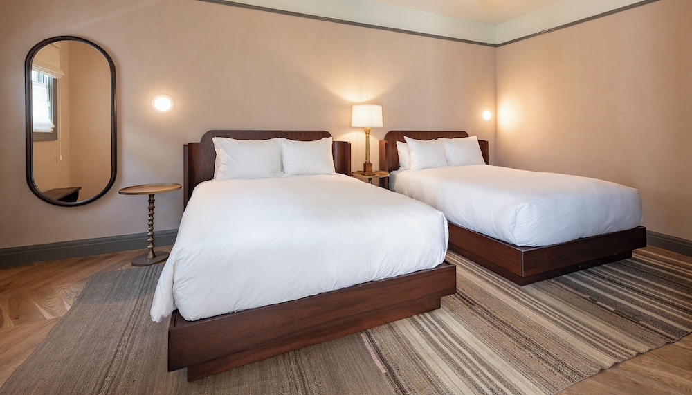 Gjelina Hotel 12/50