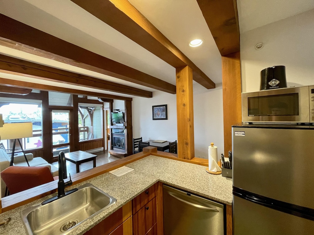 Seaside Ucluelet Hotel 32/34