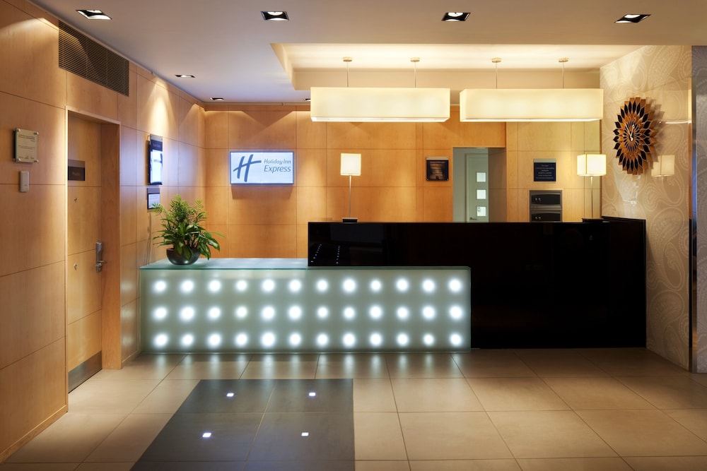 Holiday Inn Express Birmingham Redditch 8/50