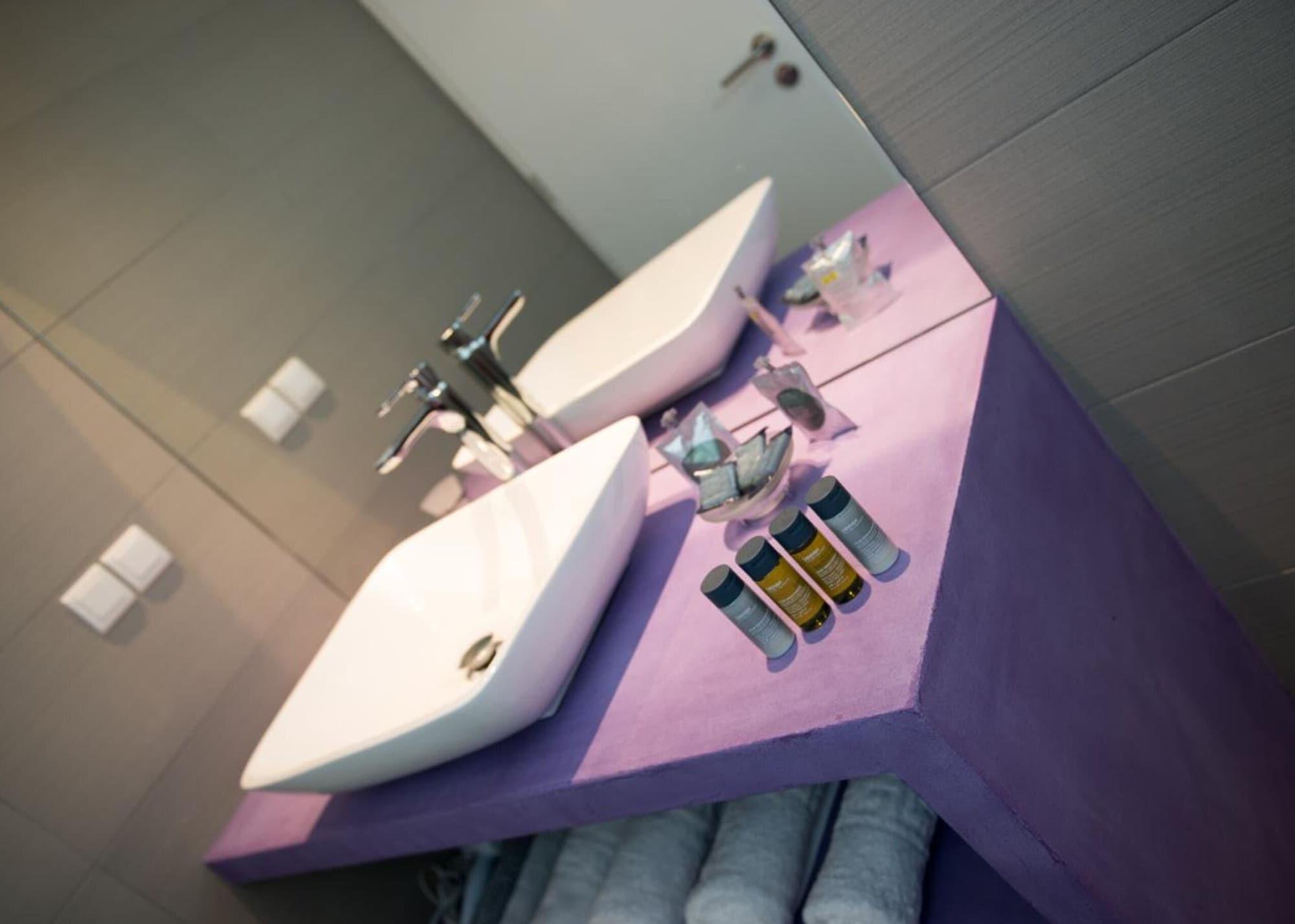 Bianco Hotel 48/49