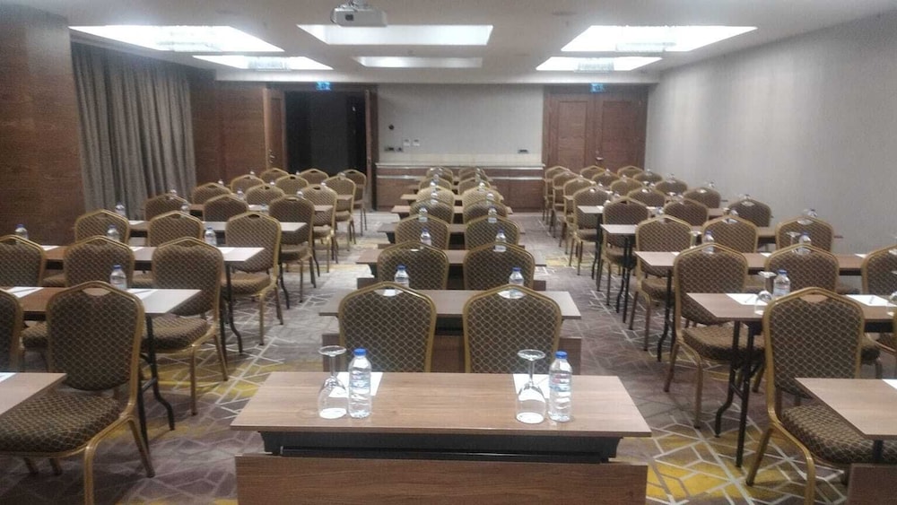 Dedeman Kayseri 38/49