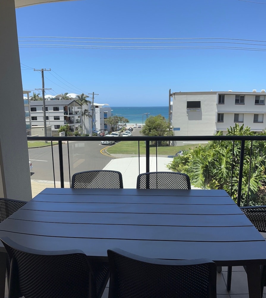 Kings Row Holiday Apartments 42/48