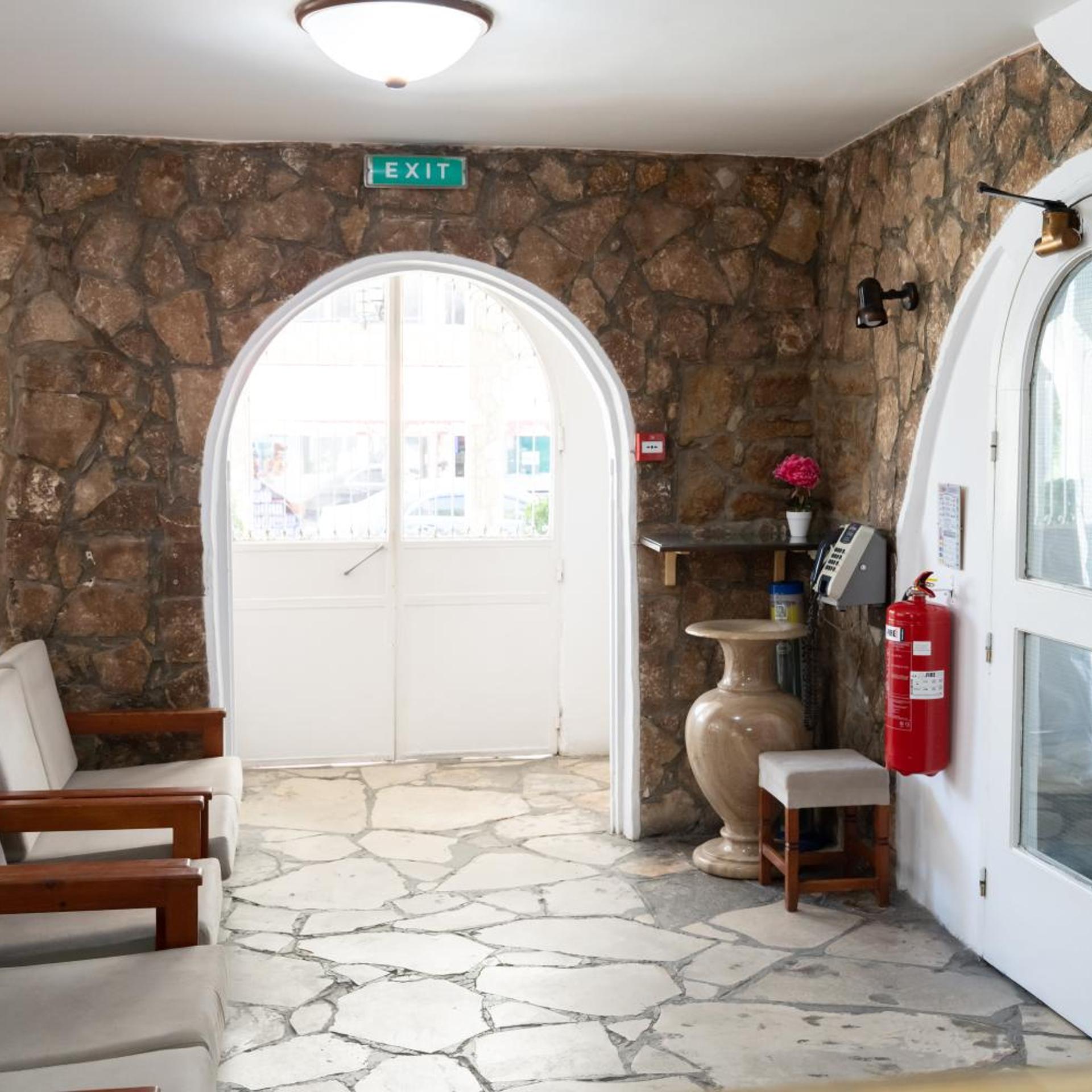 Le Village Hotel 9/50