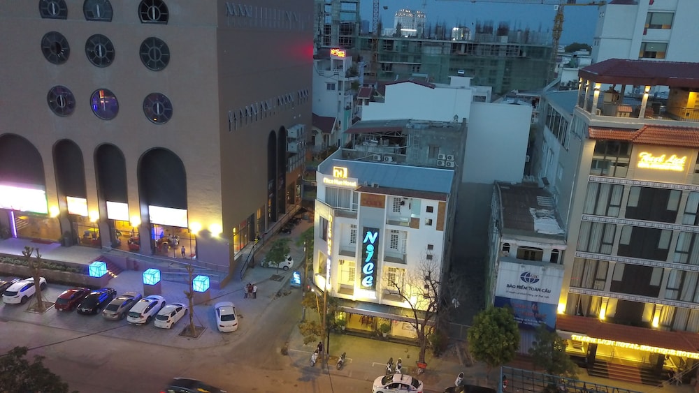 Nice Hue Hotel 6/50