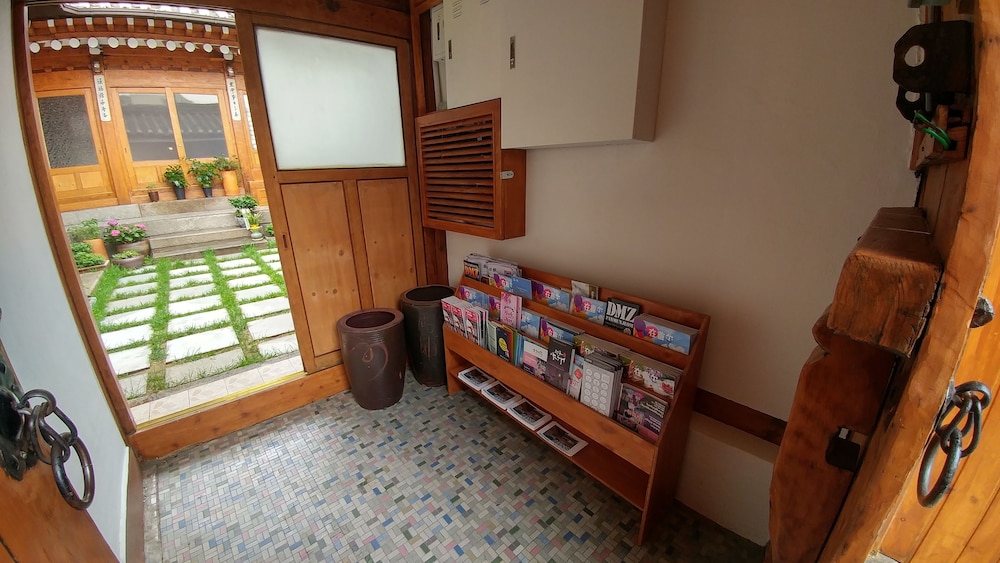 So Hyeon Dang Hanok Guesthouse 58/67