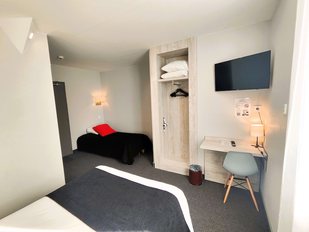 غرفة بسرير كوين وسرير فردي، Brit Hotel Suisse Et Bordeaux 4/10