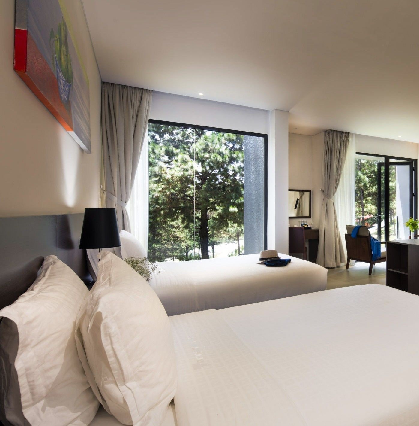 DELUXE, TWIN BEDS