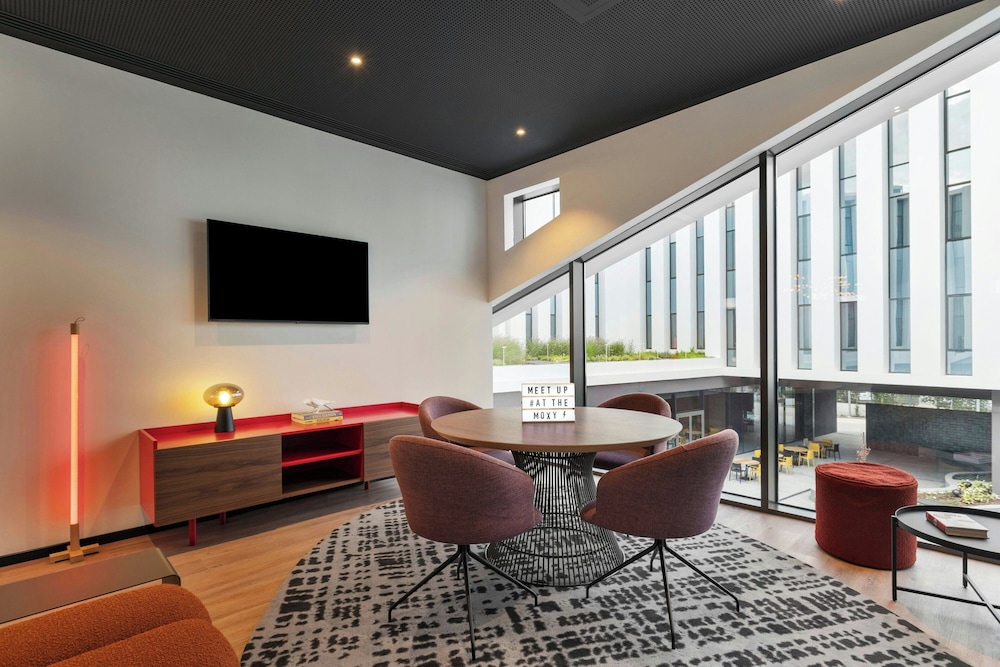 Moxy Alfragide Lisboa 36/58