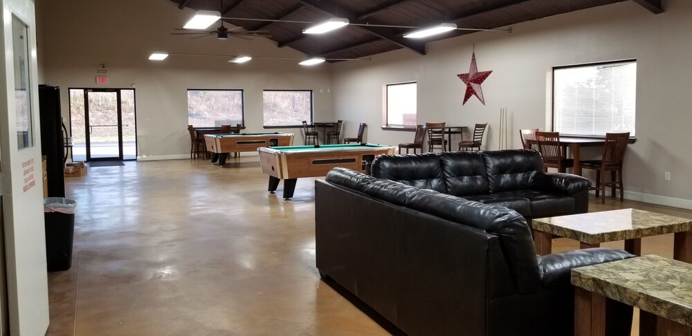 Elite Cabins and RV Park 38/51