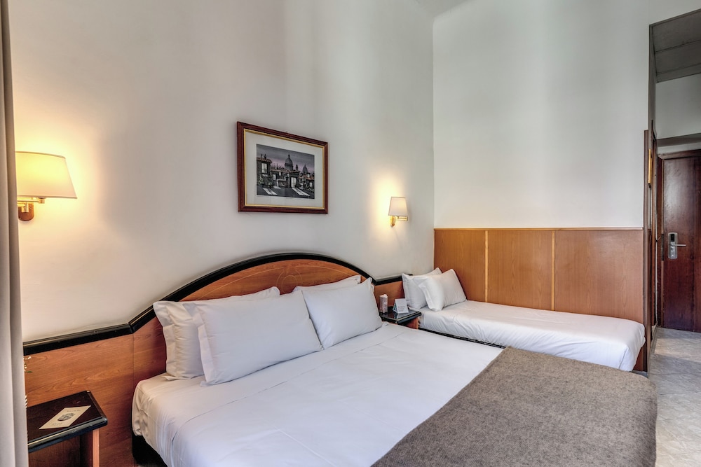Room, Triple, 1 Double and 1 Single Bed, Hotel Sonya 4/10