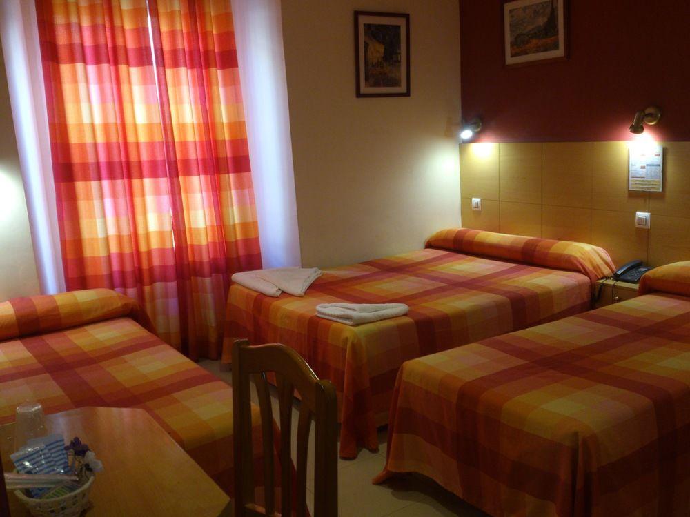 ROOM, TRIPLE