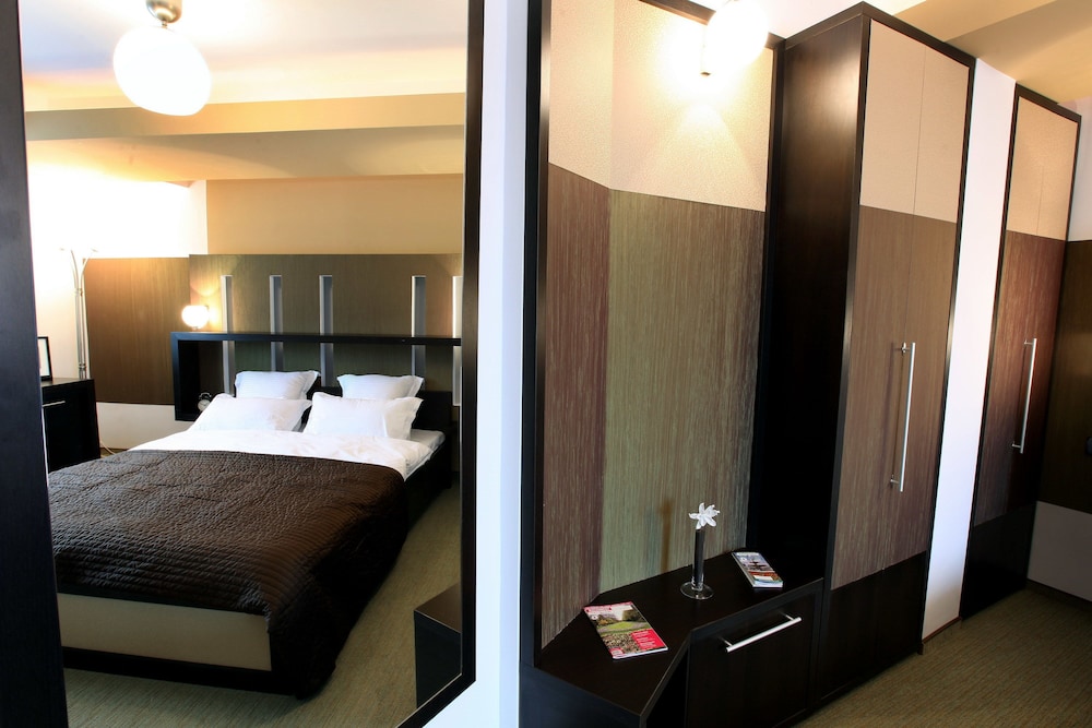Ambiance Hotel 16/26
