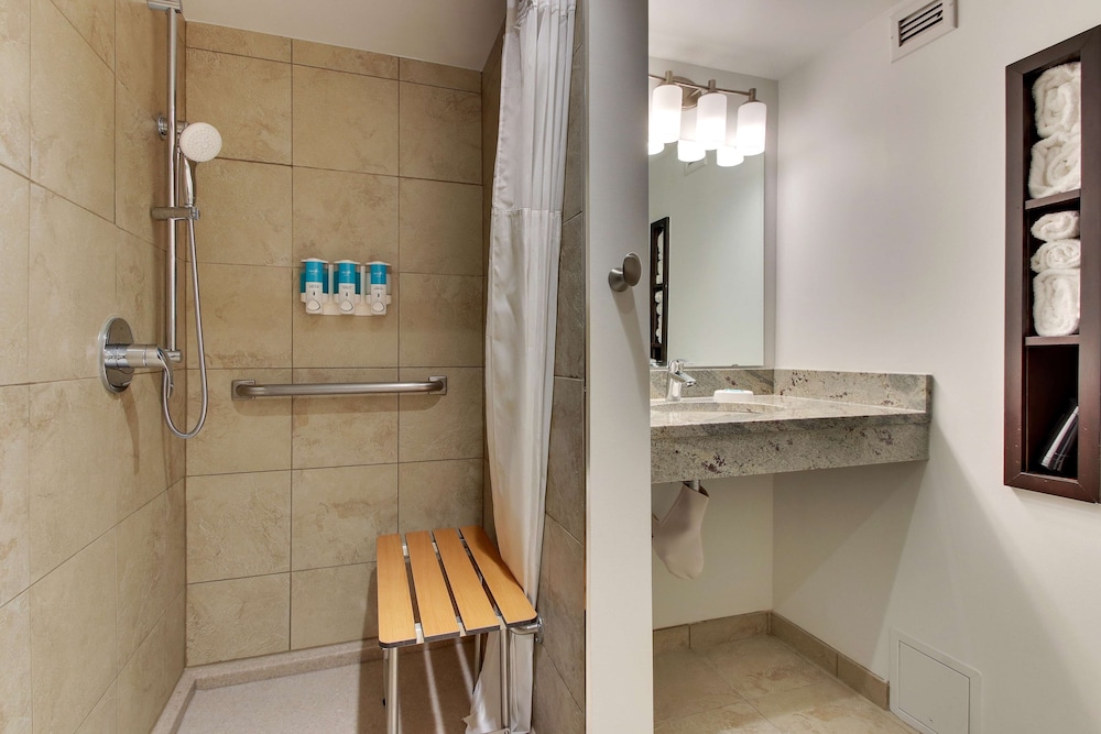Drury Inn and Suites Poplar Bluff 48/48