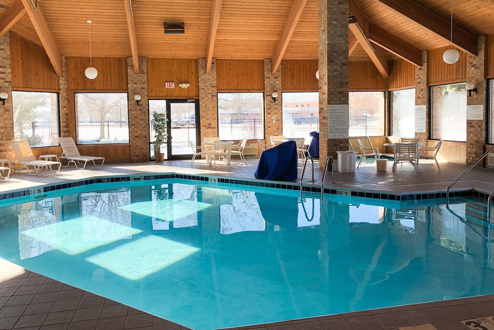 Quality Inn & Suites Sun Prairie Madison East 2/32
