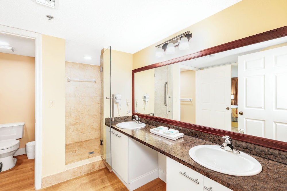 2 Bedrooms, Deluxe, Suite, King and Queen Bed, Pool View, 2 Sofa, Vacation Village At Bonaventure 4/4