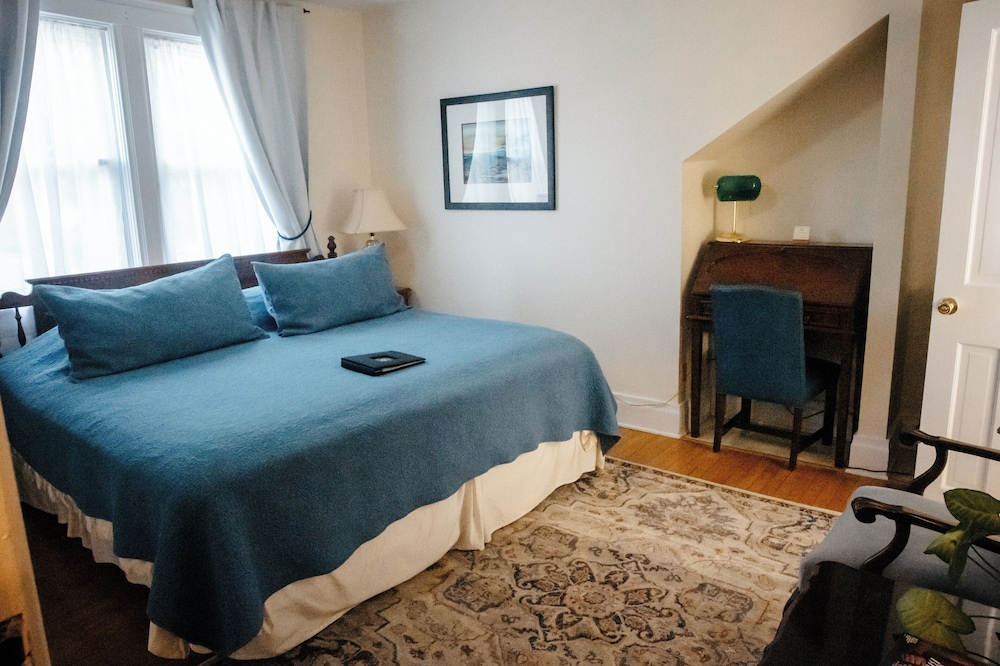 Ridge, Valley, King Bed