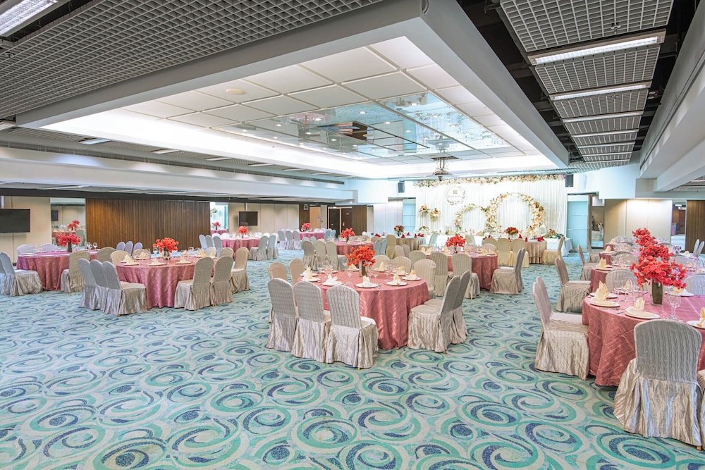 Regal Riverside Hotel 60/69