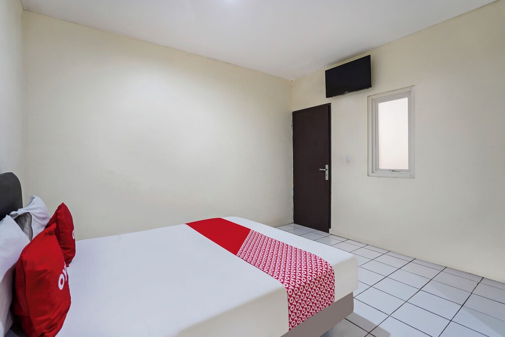 RedDoorz Plus near Galaxy Mall 12/39