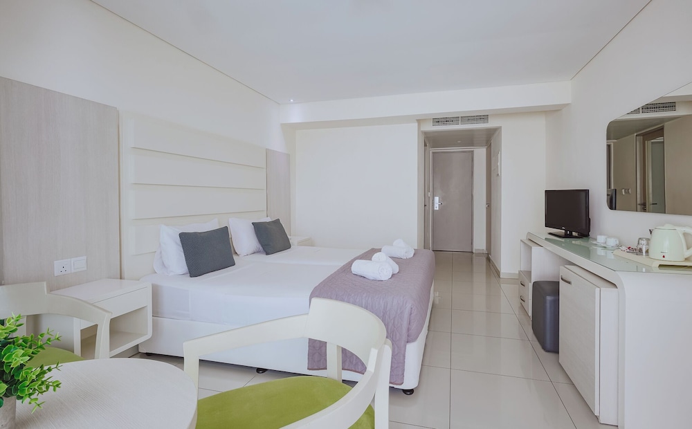 Tasia Maris Oasis Hotel 27/77