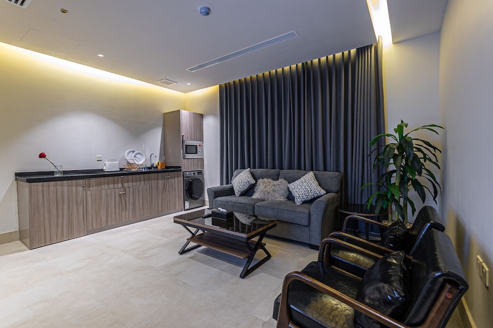 Land Walk Al Taawoun Hotel 60/62
