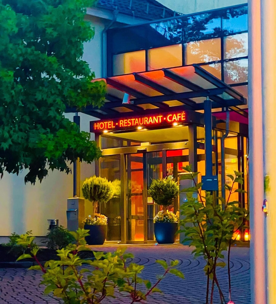 Phonix Hotel 1/47