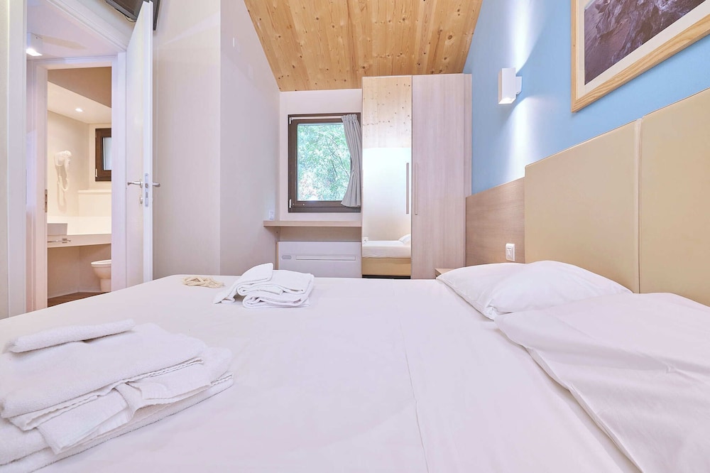 3 Bedrooms, Family, Chalet, 1 Single and 2 Double Beds, Bunk Bed