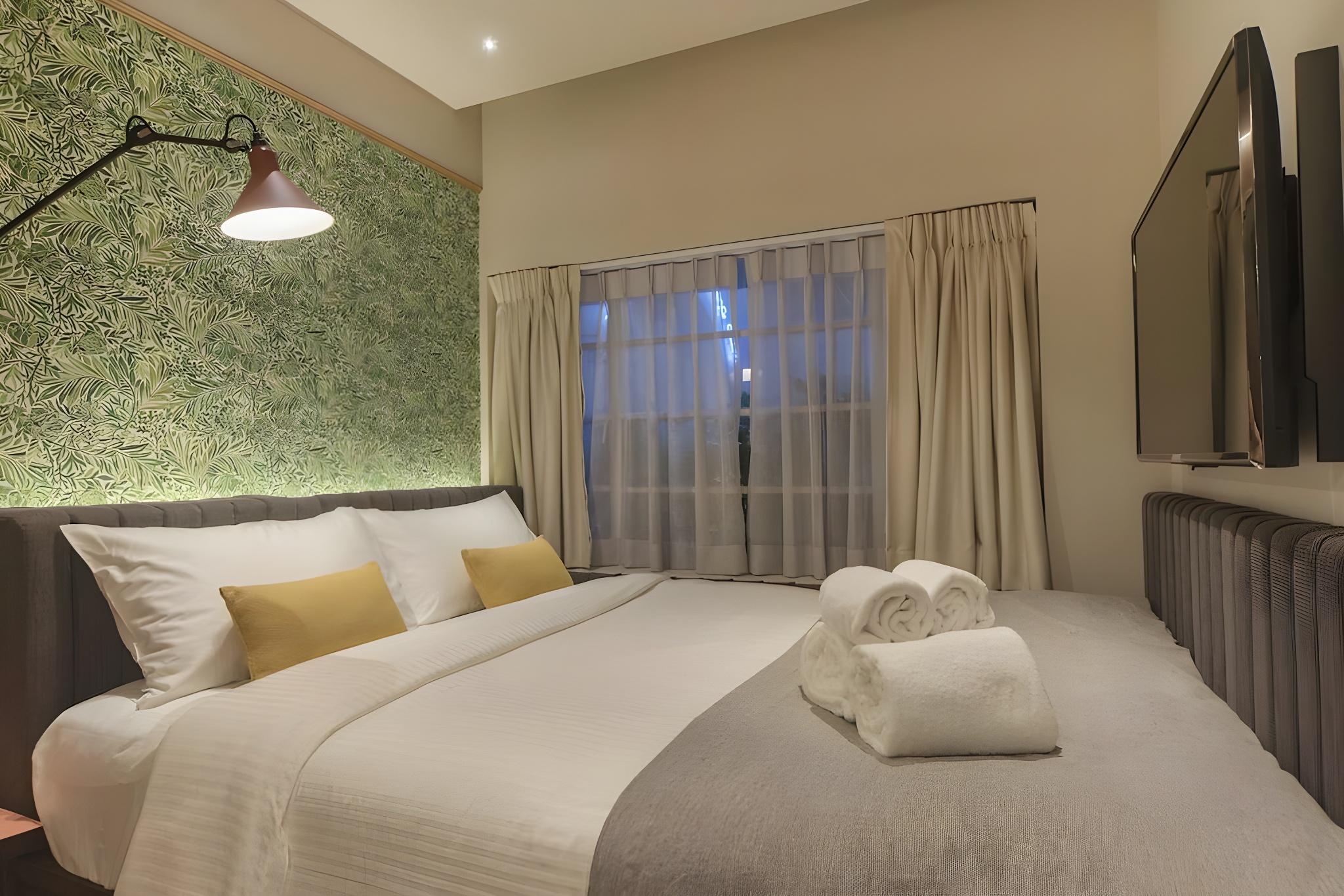 Good, Queen Bed