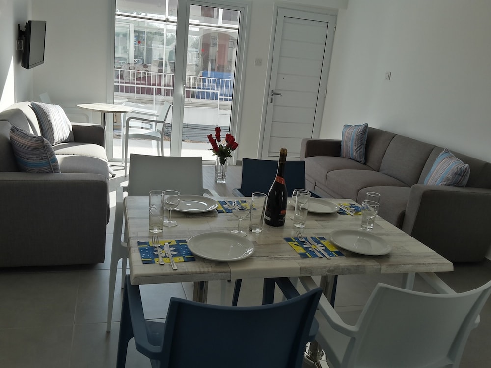 Kaos Hotel Apartments 27/41