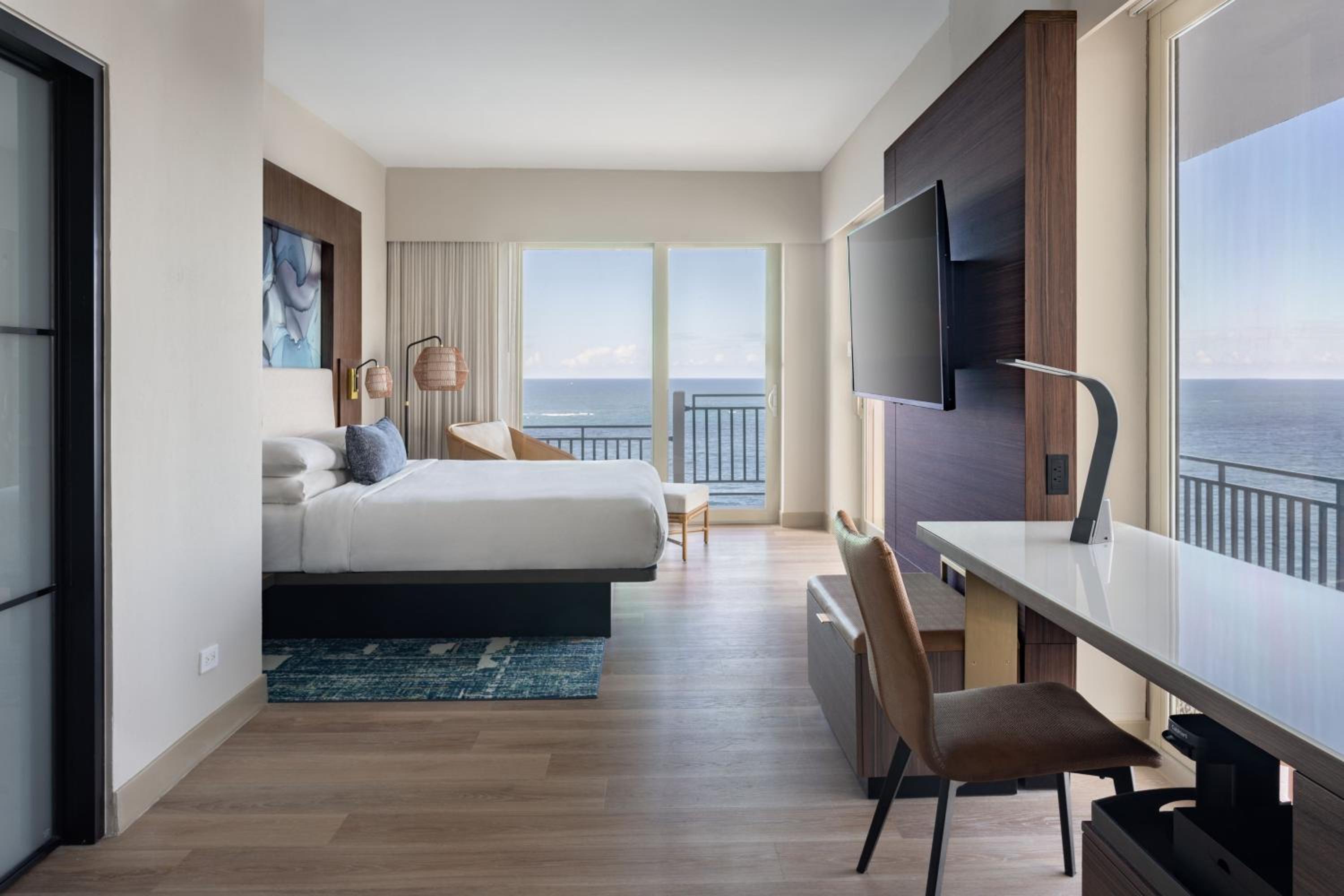 Tower, King Bed, Ocean Front, Balcony, Large, Corner