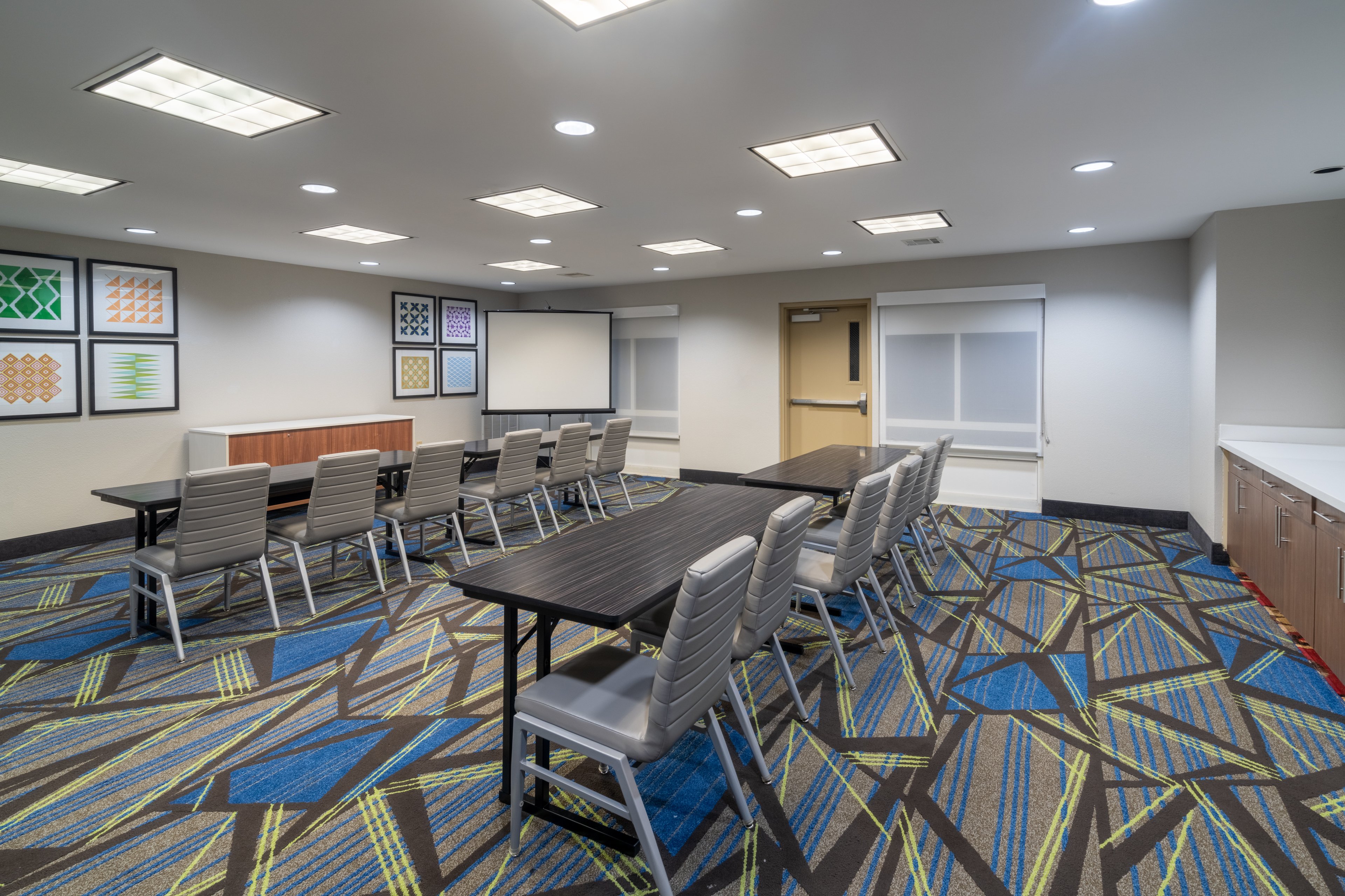 Holiday Inn Express Hotel Suites Talladega 33/34