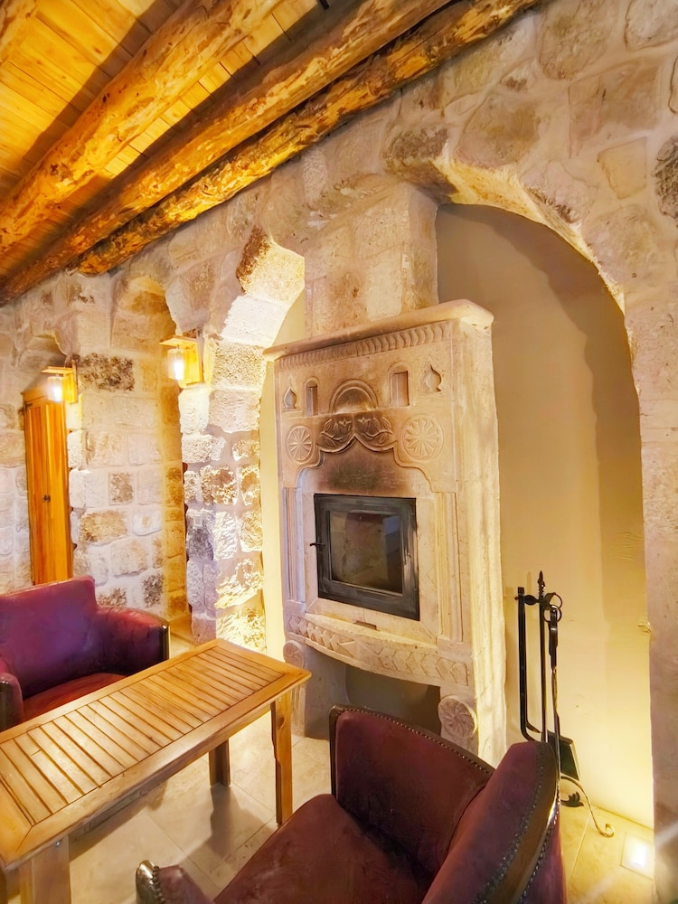 Acropolis Cave Suites 34/50