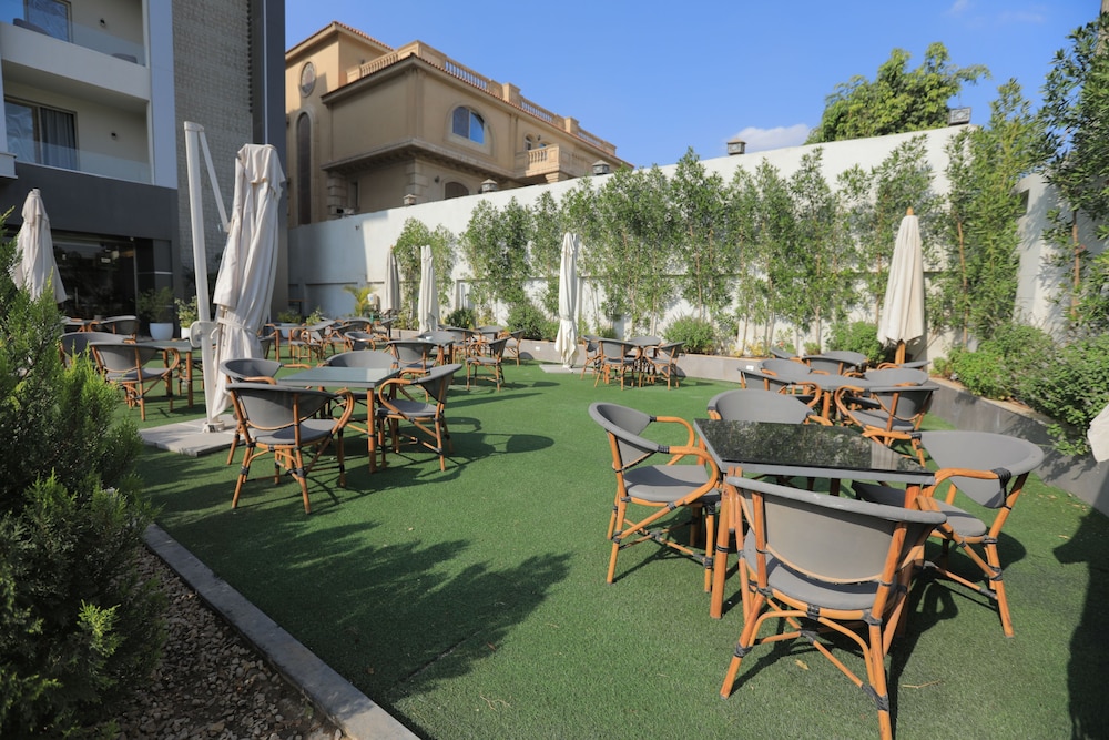 Pyramids Oasis Hotel 45/48