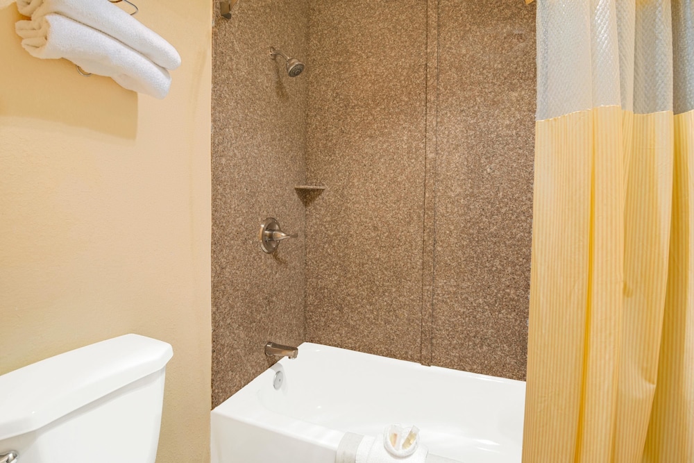 Days Inn by Wyndham East Albuquerque 12/29