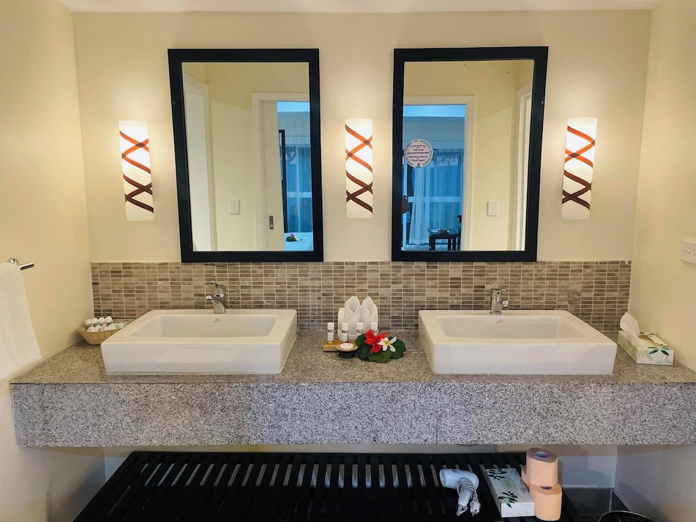 Nakelo Treasure Island Resort and Spa 45/46