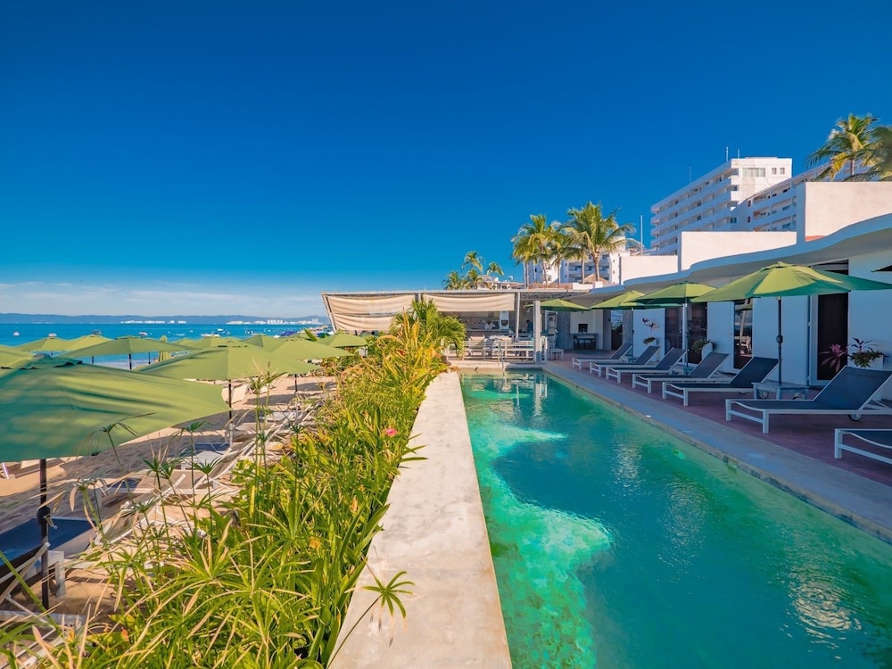 Suites At Sapphire Ocean Club 23/30