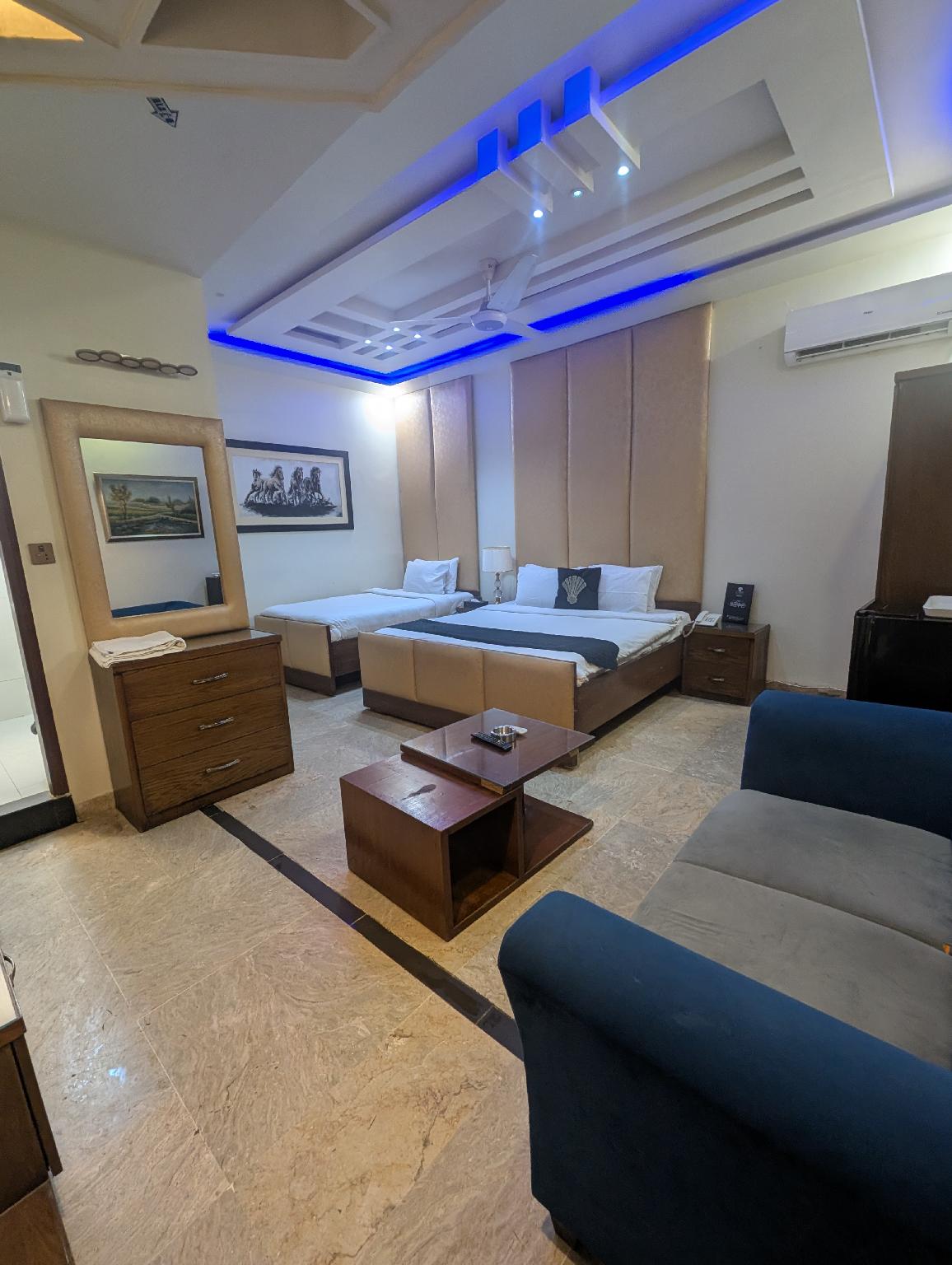 Room, Triple
