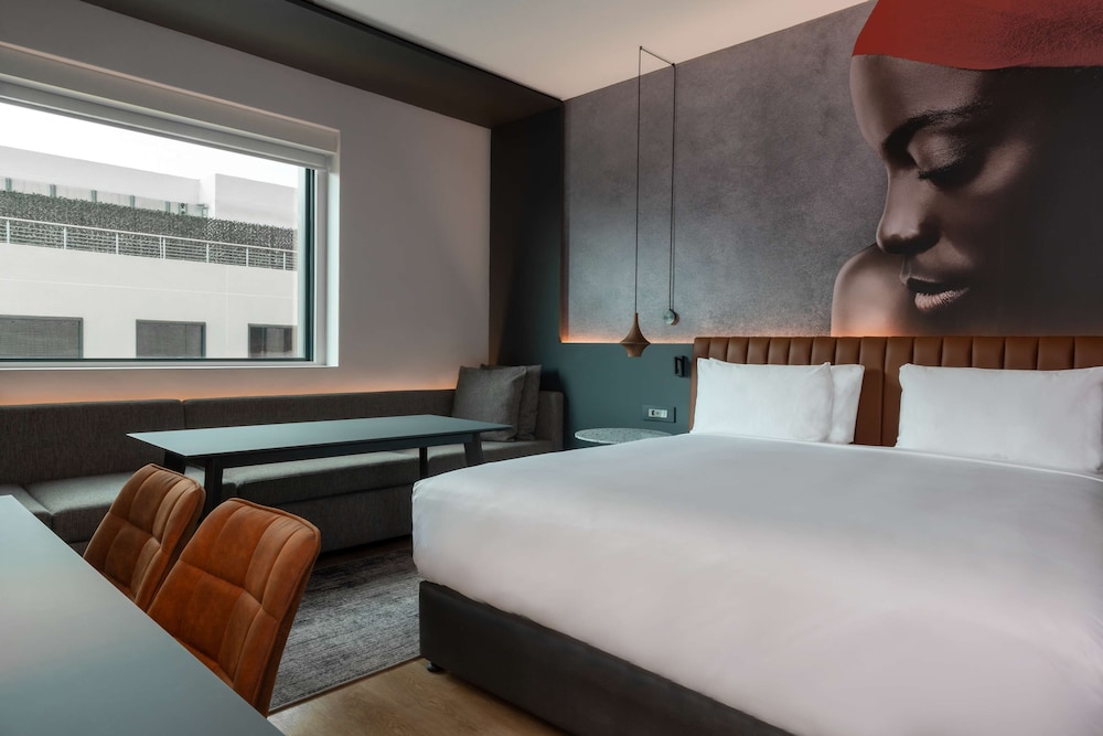 Radisson RED Hotel, Johannesburg Rosebank 14/75