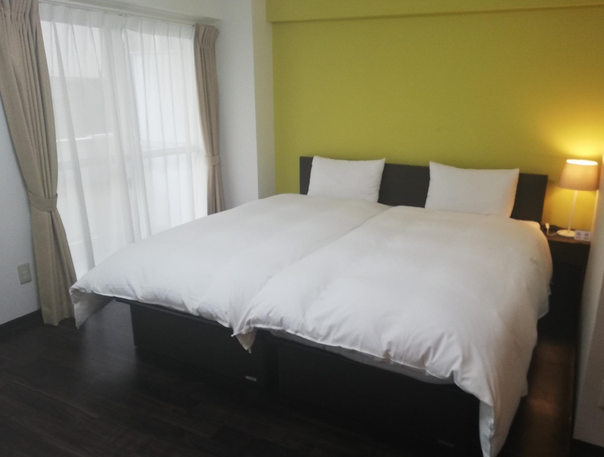 Hollywood, Single, Twin Beds