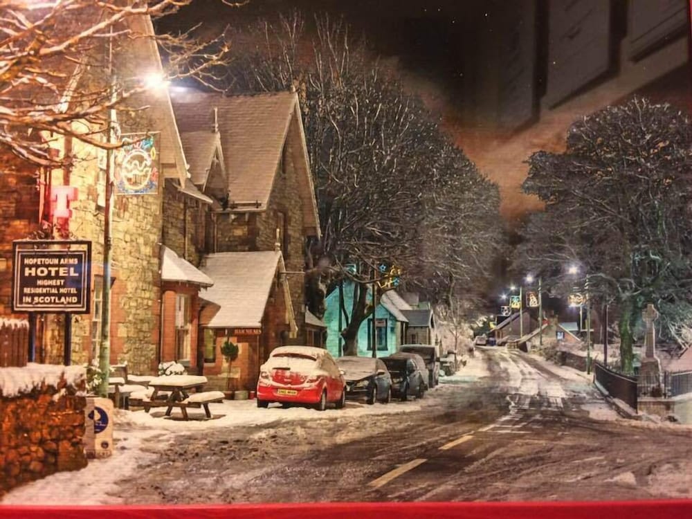 The Hopetoun Arms Hotel 25/32