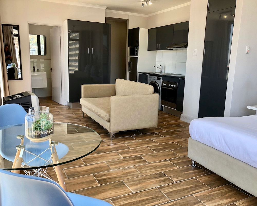 Midtown Rentals At The Four Seasons 15/38